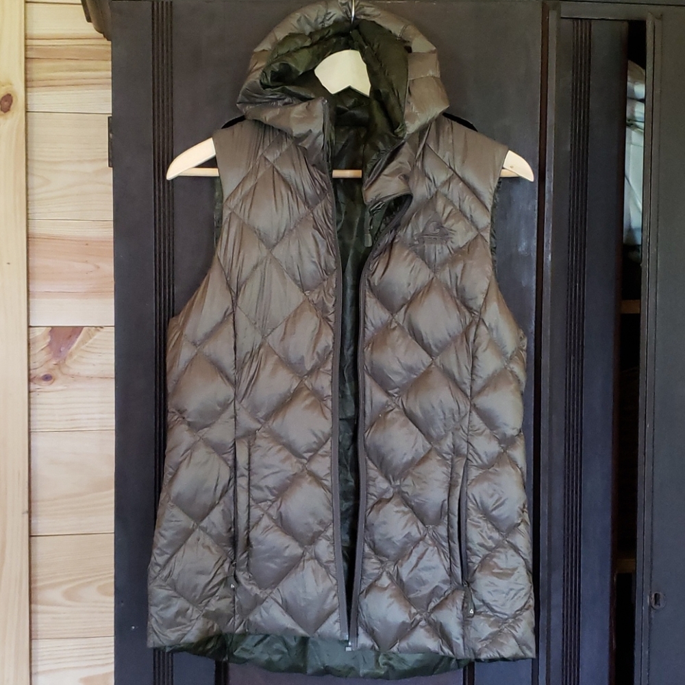 Reversible down filled puffer vest